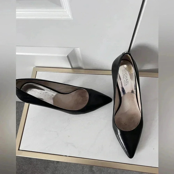 Michael by Michael Kors | Black Leather Pointy-Toe Pumps |  Size 9 - Picture 3 of 10